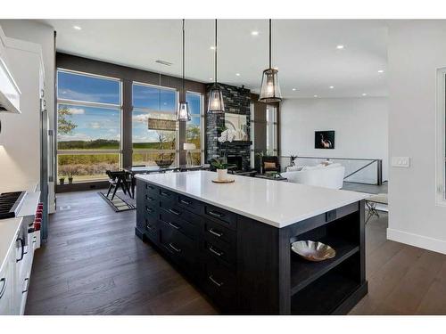 10-274172 112 Street West, Rural Foothills County, AB - Indoor Photo Showing Kitchen With Upgraded Kitchen