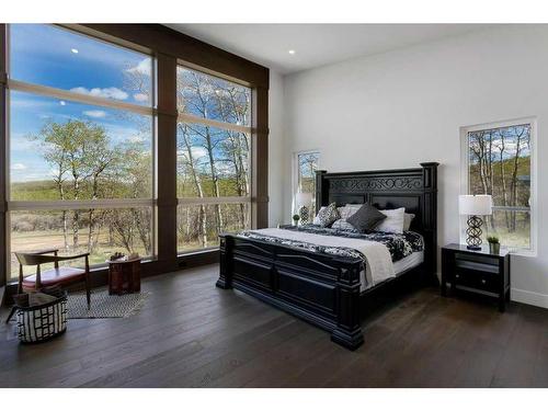 10-274172 112 Street West, Rural Foothills County, AB - Indoor Photo Showing Bedroom