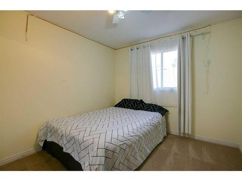 88 Macewan Glen Drive Nw, Calgary, AB - Indoor Photo Showing Bedroom