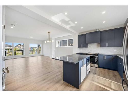 109 Marmot Walk Nw, Calgary, AB - Indoor Photo Showing Kitchen With Upgraded Kitchen