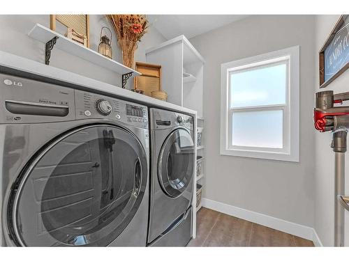 1461 Aldrich Place, Carstairs, AB - Indoor Photo Showing Laundry Room