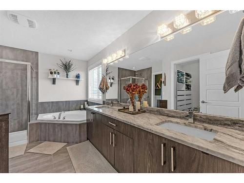 1461 Aldrich Place, Carstairs, AB - Indoor Photo Showing Bathroom