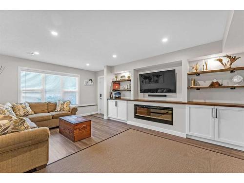 1461 Aldrich Place, Carstairs, AB - Indoor Photo Showing Living Room