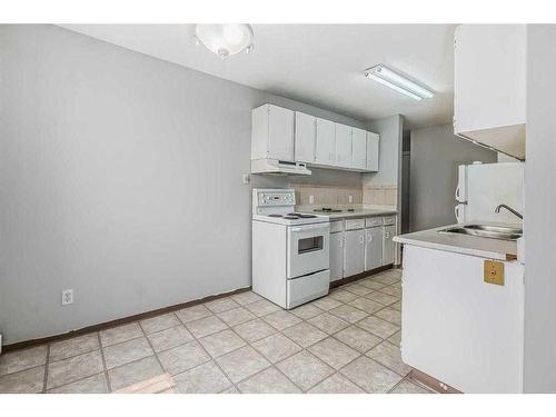 201-4328 4 Street Nw, Calgary, AB - Indoor Photo Showing Kitchen