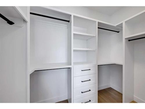 927 33 Street Nw, Calgary, AB - Indoor With Storage