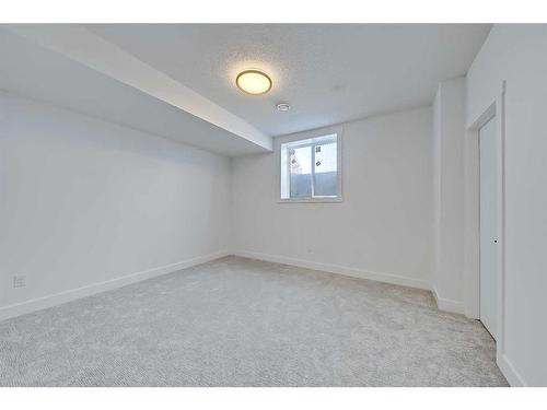 927 33 Street Nw, Calgary, AB - Indoor Photo Showing Other Room