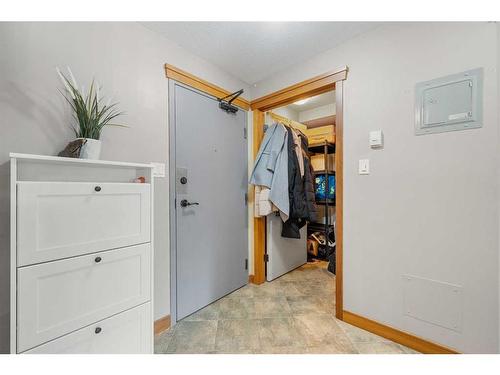 205-315 50 Avenue Sw, Calgary, AB - Indoor Photo Showing Other Room