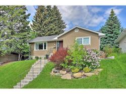 2736 Cannon Road NW Calgary, AB T2L 1C6