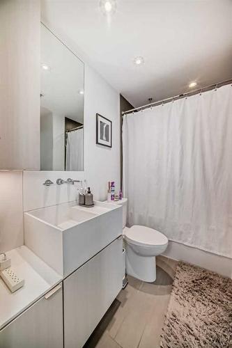 701-615 6 Avenue Se, Calgary, AB - Indoor Photo Showing Bathroom