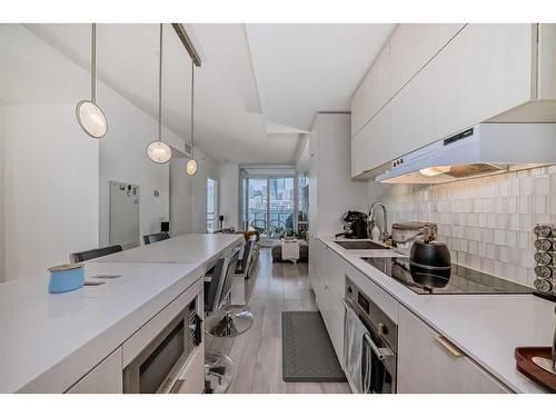 701-615 6 Avenue Se, Calgary, AB - Indoor Photo Showing Kitchen