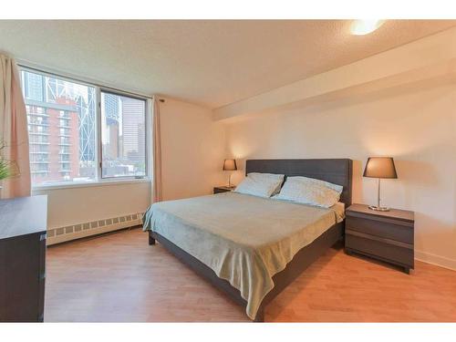 502-128 2 Avenue Se, Calgary, AB - Indoor Photo Showing Bedroom