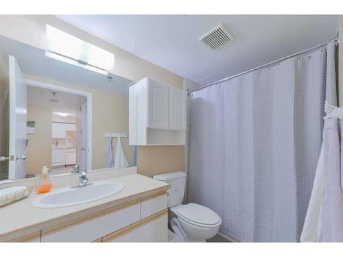 502-128 2 Avenue Se, Calgary, AB - Indoor Photo Showing Bathroom