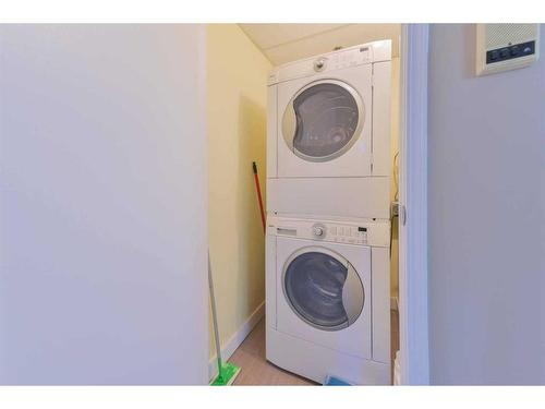 502-128 2 Avenue Se, Calgary, AB - Indoor Photo Showing Laundry Room