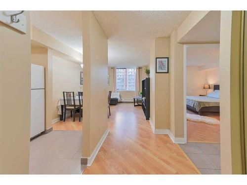 502-128 2 Avenue Se, Calgary, AB - Indoor Photo Showing Other Room