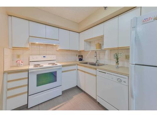 502-128 2 Avenue Se, Calgary, AB - Indoor Photo Showing Kitchen With Double Sink