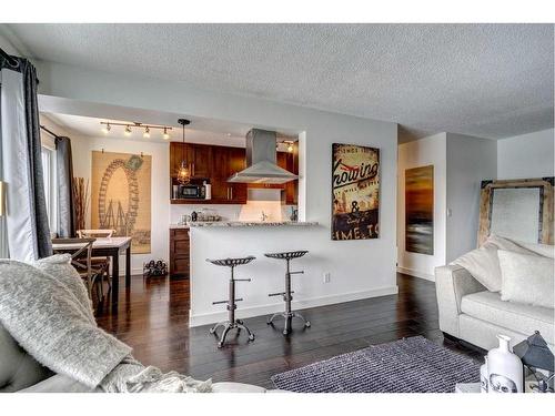 402-4455C Greenview Drive Ne, Calgary, AB - Indoor Photo Showing Living Room