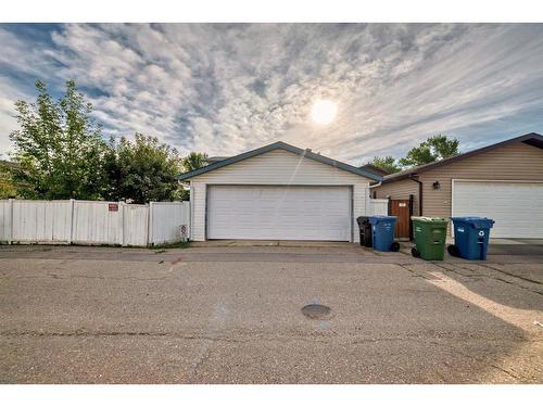 307 Whiteridge Crescent Ne, Calgary, AB - Outdoor