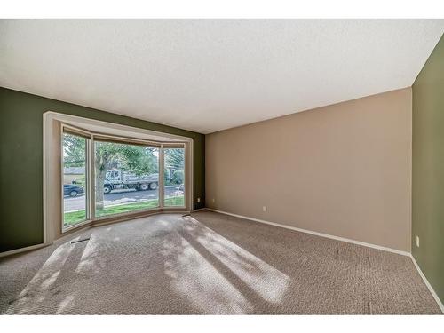 307 Whiteridge Crescent Ne, Calgary, AB - Indoor Photo Showing Other Room