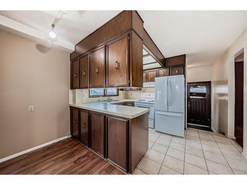 307 Whiteridge Crescent Ne, Calgary, AB - Indoor Photo Showing Kitchen