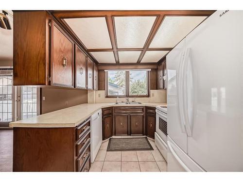 307 Whiteridge Crescent Ne, Calgary, AB - Indoor Photo Showing Kitchen