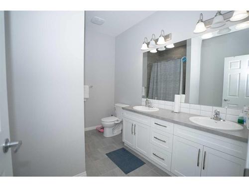 52 Yorkstone Grove Sw, Calgary, AB - Indoor Photo Showing Bathroom