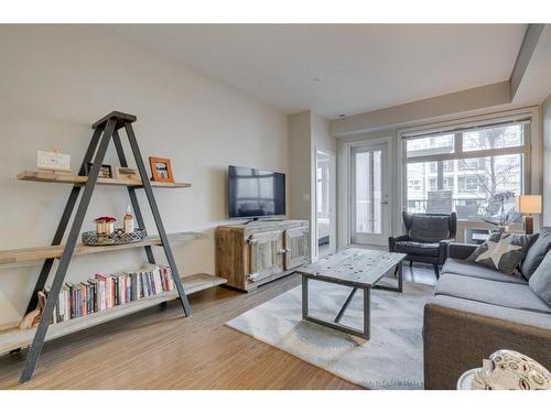 103-323 20 Avenue Sw, Calgary, AB - Indoor Photo Showing Living Room