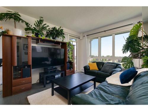 3316-175 Silverado Boulevard Sw, Calgary, AB - Indoor Photo Showing Living Room