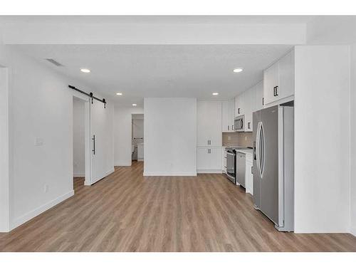 2215-350 Livingston Common Ne, Calgary, AB - Indoor Photo Showing Kitchen