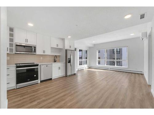 2215-350 Livingston Common Ne, Calgary, AB - Indoor Photo Showing Kitchen