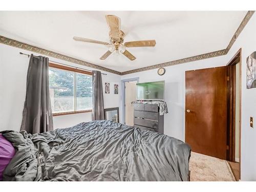 27 Castlebrook Court Ne, Calgary, AB - Indoor Photo Showing Bedroom