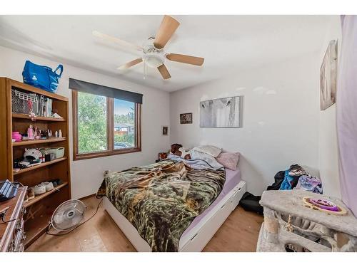 27 Castlebrook Court Ne, Calgary, AB - Indoor Photo Showing Bedroom