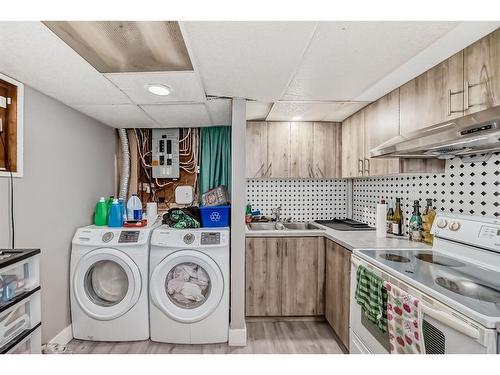 27 Castlebrook Court Ne, Calgary, AB - Indoor Photo Showing Laundry Room