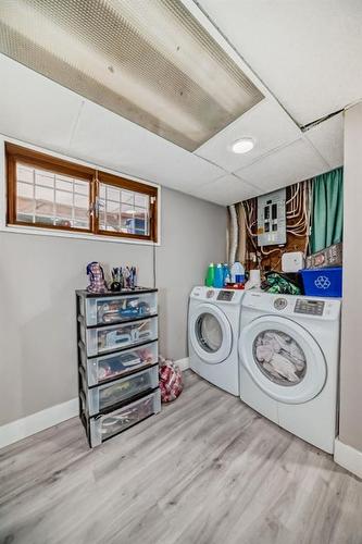 27 Castlebrook Court Ne, Calgary, AB - Indoor Photo Showing Laundry Room