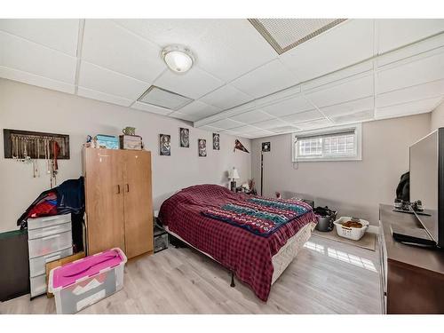 27 Castlebrook Court Ne, Calgary, AB - Indoor Photo Showing Bedroom