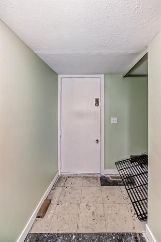 27 Castlebrook Court Ne, Calgary, AB - Indoor Photo Showing Other Room