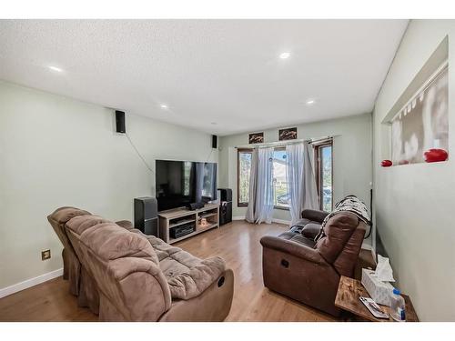 27 Castlebrook Court Ne, Calgary, AB - Indoor