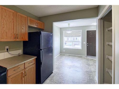 146 Saddlebrook Point Ne, Calgary, AB - Indoor Photo Showing Kitchen