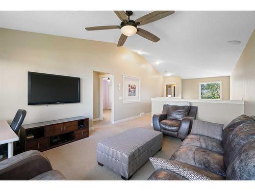 72 Silverado Skies Manor Sw, Calgary, AB - Indoor Photo Showing Living Room