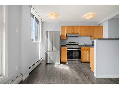 401-1236 15 Avenue Sw, Calgary, AB - Indoor Photo Showing Kitchen With Stainless Steel Kitchen