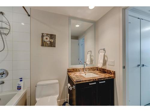 1924-222 Riverfront Avenue Sw, Calgary, AB - Indoor Photo Showing Bathroom