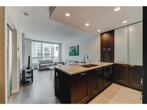 1924-222 Riverfront Avenue Sw, Calgary, AB - Indoor Photo Showing Kitchen With Double Sink