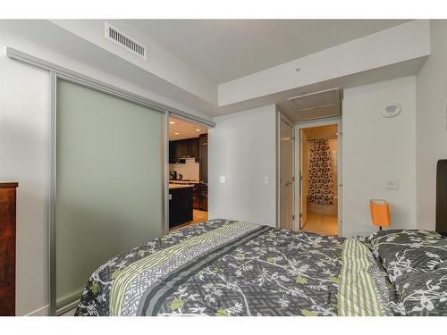 1924-222 Riverfront Avenue Sw, Calgary, AB - Indoor Photo Showing Bedroom