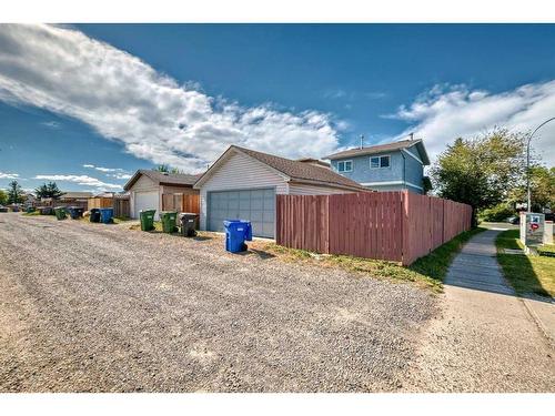 3 Whitworth Way Ne, Calgary, AB - Outdoor