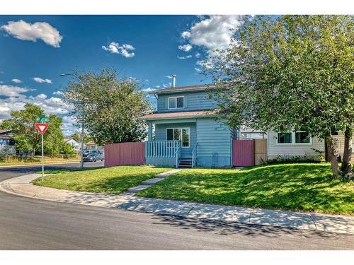 3 Whitworth Way Ne, Calgary, AB - Outdoor