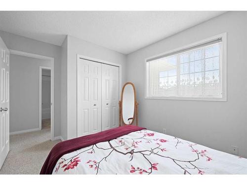 110 Valley Crest Close Nw, Calgary, AB - Indoor Photo Showing Bedroom