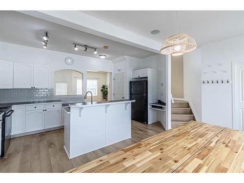 15770 Everstone Road Sw, Calgary, AB - Indoor Photo Showing Kitchen With Upgraded Kitchen