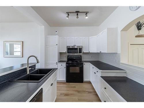 15770 Everstone Road Sw, Calgary, AB - Indoor Photo Showing Kitchen With Double Sink