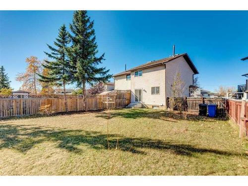 17 Castleglen Road Ne, Calgary, AB - Outdoor