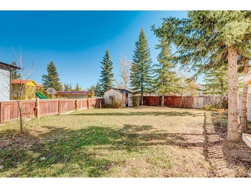 17 Castleglen Road Ne, Calgary, AB - Outdoor