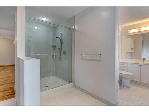 120 Canata Close Sw, Calgary, AB - Indoor Photo Showing Bathroom
